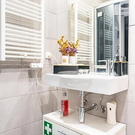 Jose & Ester House *