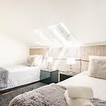 Jose & Ester House Homestay Almada