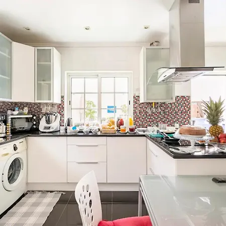 Jose & Ester House Kwatera prywatna Almada